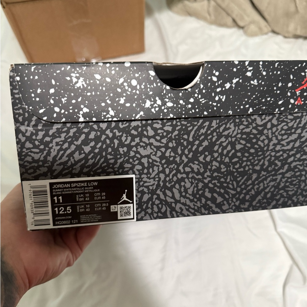 Jordan Spizike Low Box in Black and Gray